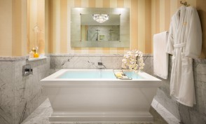 Catalina Suite Bathroom Tub